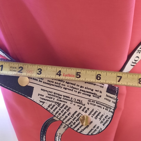 Chic White and Black Mini Bag with Structured Design - Picture 8 of 10